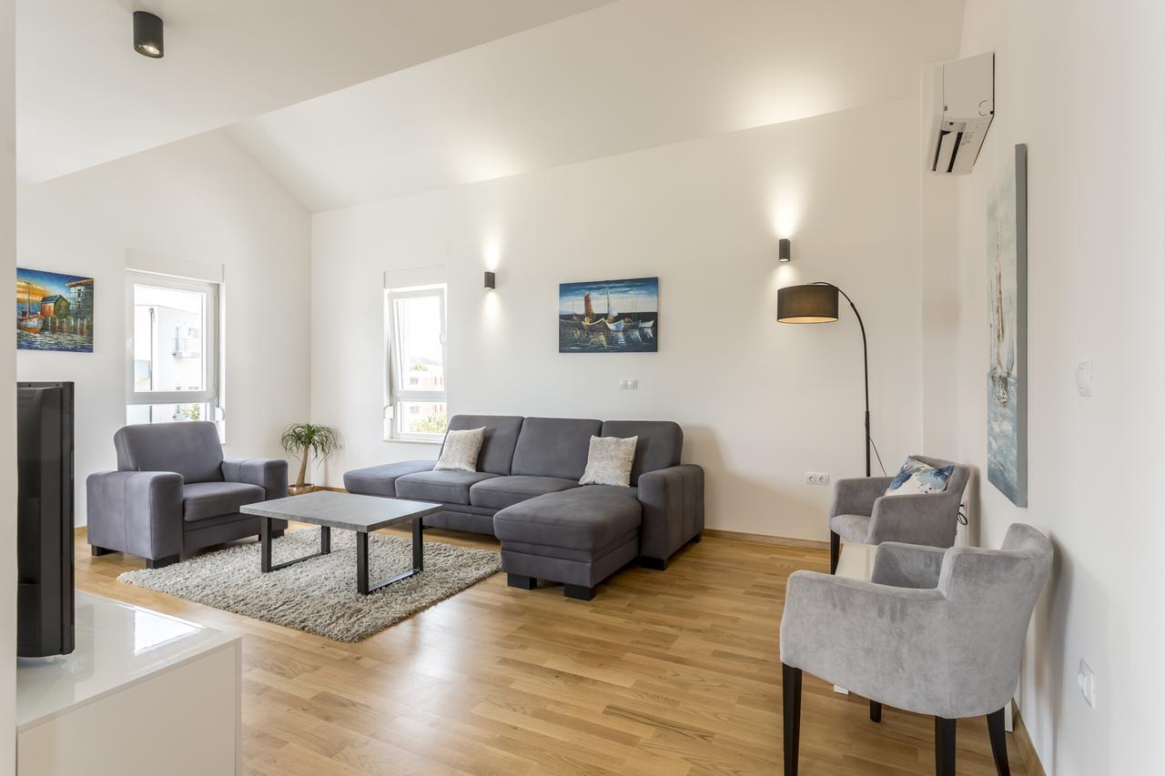 Luxury 3 Bed Apartment, Large Terrace, Pool, Close To Beach And Split! Podstrana Exterior foto