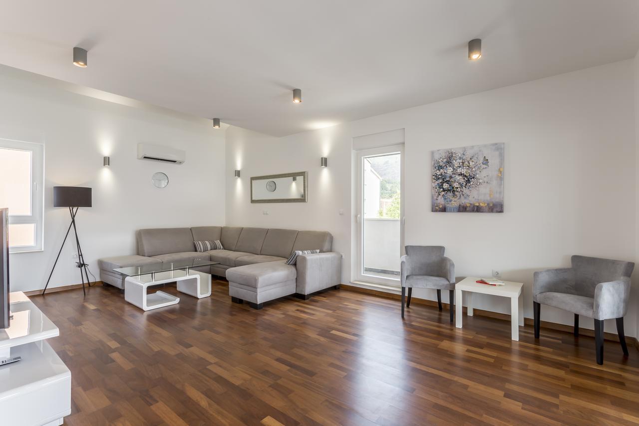 Luxury 3 Bed Apartment, Large Terrace, Pool, Close To Beach And Split! Podstrana Exterior foto